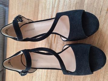 zeer nette hakken beschikbaar voor biedingen