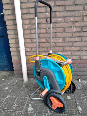 Tuinslanghaspel met tuinslang beschikbaar voor biedingen