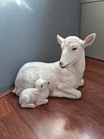 Mooi beeld van liggende geit te koop, Verzamelen, Beelden en Beeldjes, Ophalen of Verzenden, Nieuw, Dier
