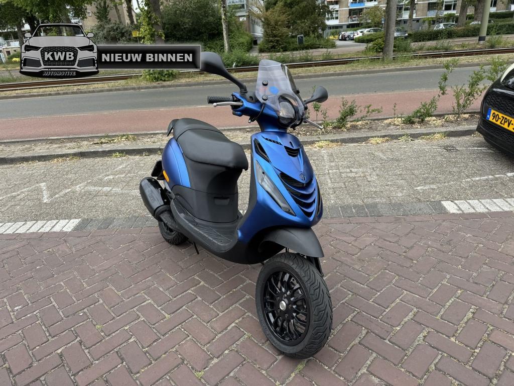 Piaggio Scooter 180cc zip sp lc a2 180cc op kenteken, Piaggio, Bedrijf, Viale Rinaldo Piaggio, 25
BP 80134  Pontedera, IT, Overig