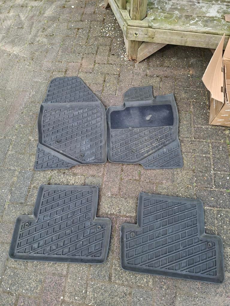 Volvo 2001-2007 S60 V70 XC70 OEM Rubberen vloermat set, Ophalen of Verzenden