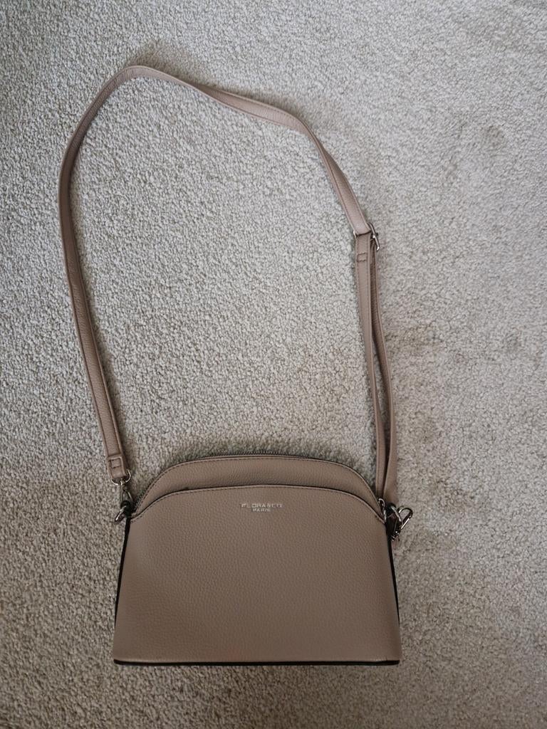 Beige tasje van Flora en co Paris, Sieraden, Tassen en Uiterlijk, Ophalen of Verzenden, Zo goed als nieuw, Beige, Schoudertasje