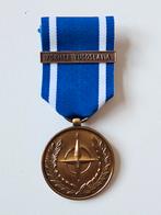 NATO Navo medaille onderscheiding Joegoslavië kfor unprofor, Ophalen of Verzenden, Landmacht, Nederland, Lintje, Medaille of Wings