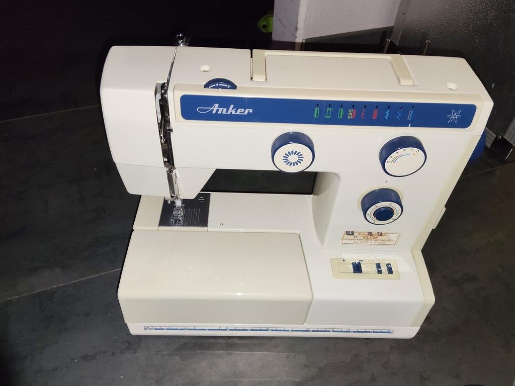 Anker Naaimachine -550-E Werkt perfect, comp. met toebehoren, Hobby en Vrije tijd, Naaimachines en Toebehoren, Ophalen of Verzenden