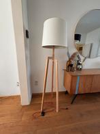 Staande design lamp met houten 3 poot, Ophalen, Zo goed als nieuw, Scandinasch modern design, Stof