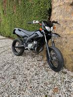 Derbi senda extreme schakelbrommer 50cc, Fietsen en Brommers, Ophalen, 6 versnellingen, Gebruikt, Maximaal 45 km/u