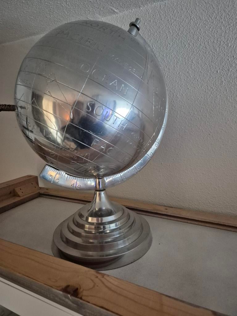 Grote zilverkleurige wereldbol - Decoratief object, Ophalen of Verzenden
