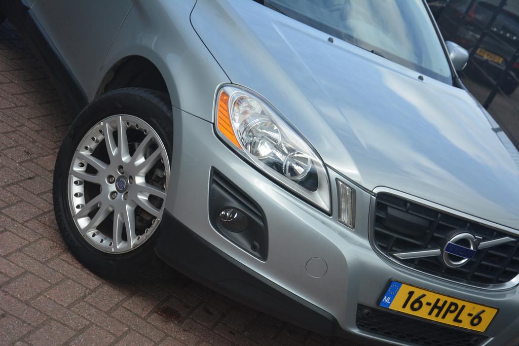 Volvo XC60 2.4 D5 AWD Momentum | ACC | Parkeersensoren | BLI, Auto's, Automaat, 1716 kg, Gebruikt, Zwart