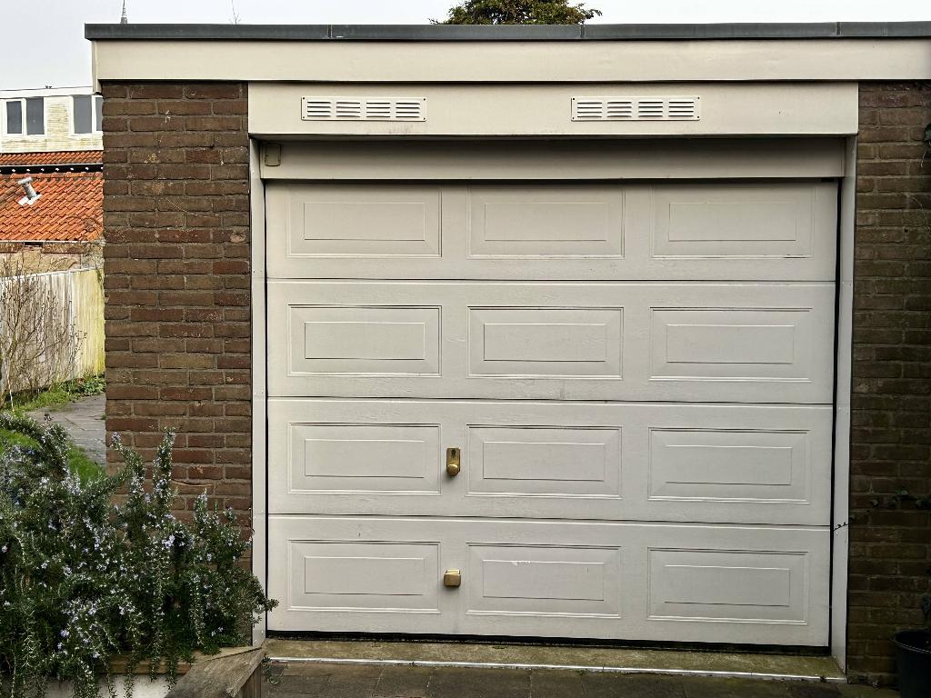 Electrisch bedienbare garagedeur Hormann, Ophalen, Gebruikt, 120 cm of meer, Garagedeur