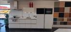 showroom keuken, Huis en Inrichting, Keuken | Complete keukens, Ophalen, Wit, Enkelwandige keuken, Zo goed als nieuw