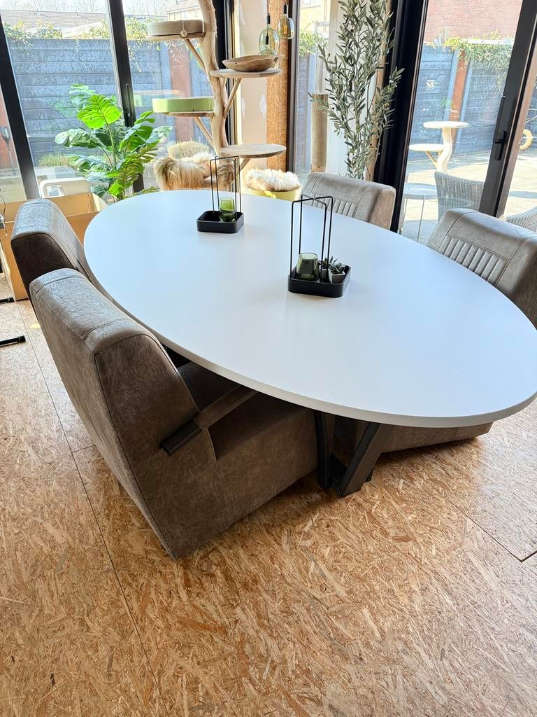 Grote ellips eettafel met metalen onderstel, Ophalen, 100 tot 150 cm, 200 cm of meer, Zo goed als nieuw