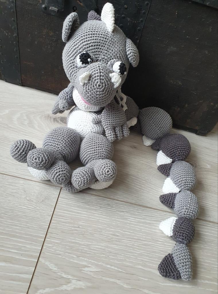 Gehaakte Dino in grijstinten, Ophalen of Verzenden, Nieuw, Overige typen