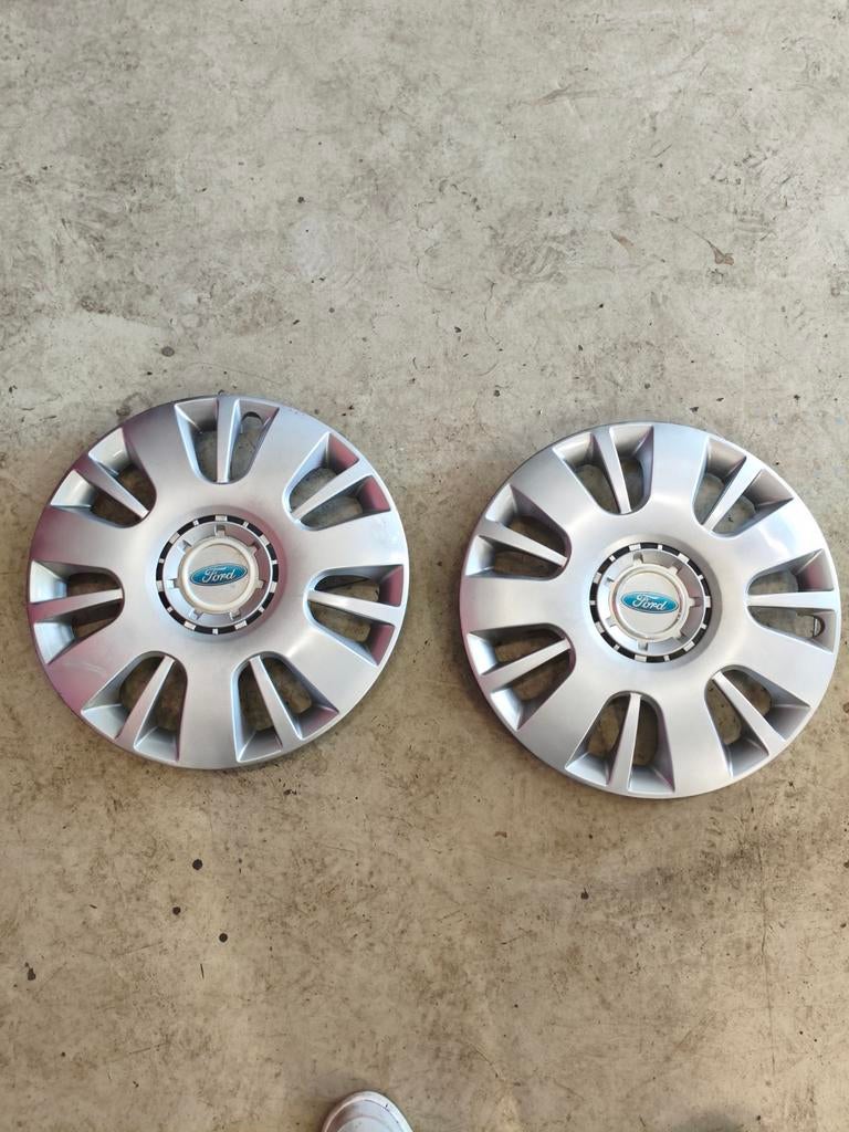 Twee Ford wieldoppen, Ophalen of Verzenden