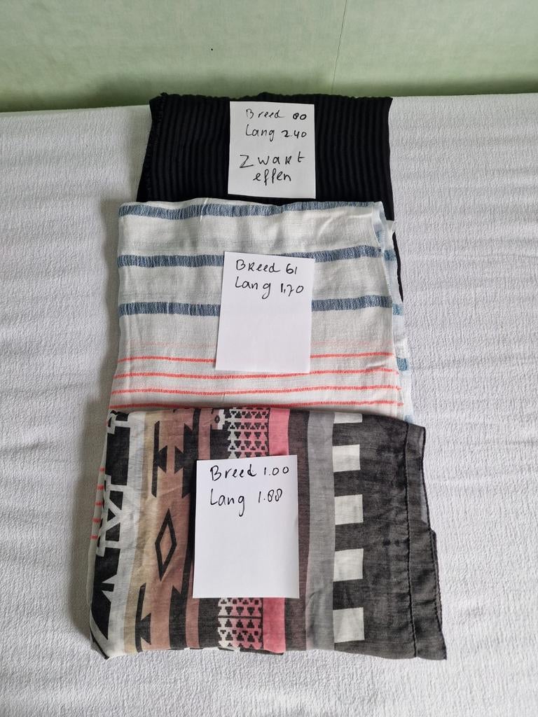 Mooie sjaals maten staan erbij, Kleding | Dames, Mutsen, Sjaals en Handschoenen, Ophalen of Verzenden, Zo goed als nieuw, Maat 46/48 (XL) of groter