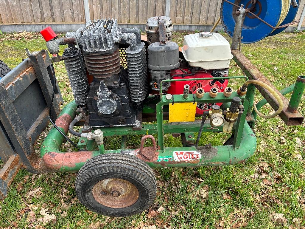 honda 4 tak benzine motor 11pk met 2 trap compressor unit, Doe-het-zelf en Verbouw, Compressors, 800 liter/min of meer, 10 bar of meer