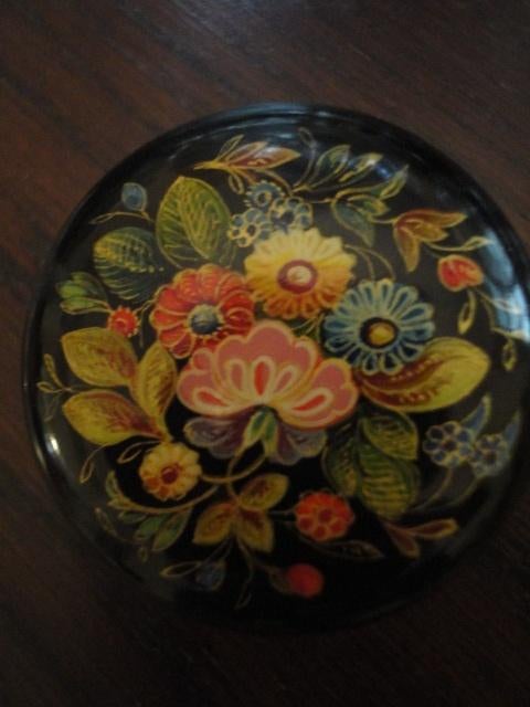 prachtig oud rond Russisch LAKDOOSJE - BLOEMEN, Ophalen of Verzenden