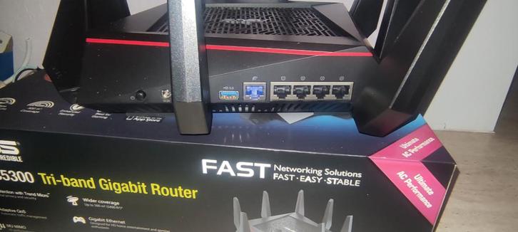 Asus RT-AC5300 Tri-Band Wireless Gigabit RouterBereik/Gaming, Computers en Software, Routers en Modems, Zo goed als nieuw, Router