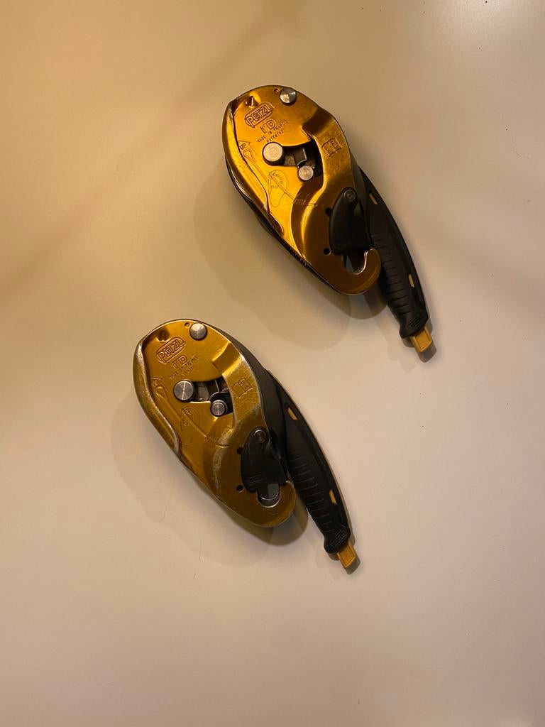 2x Petzl ID S Industrial Descendcer, Sport en Fitness, Klimsport, Klimsport-accessoire, Ophalen of Verzenden