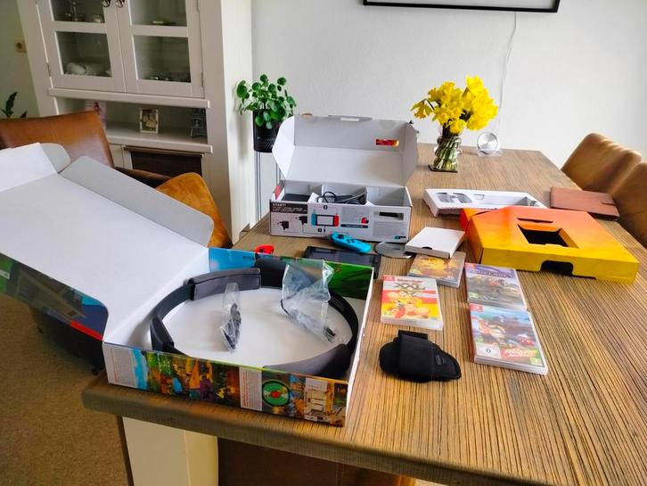 Nintendo Switch V1 met Ring Fit Adventure en 4 spellen, Spelcomputers en Games, Games | Nintendo Switch, Zo goed als nieuw, Overige genres