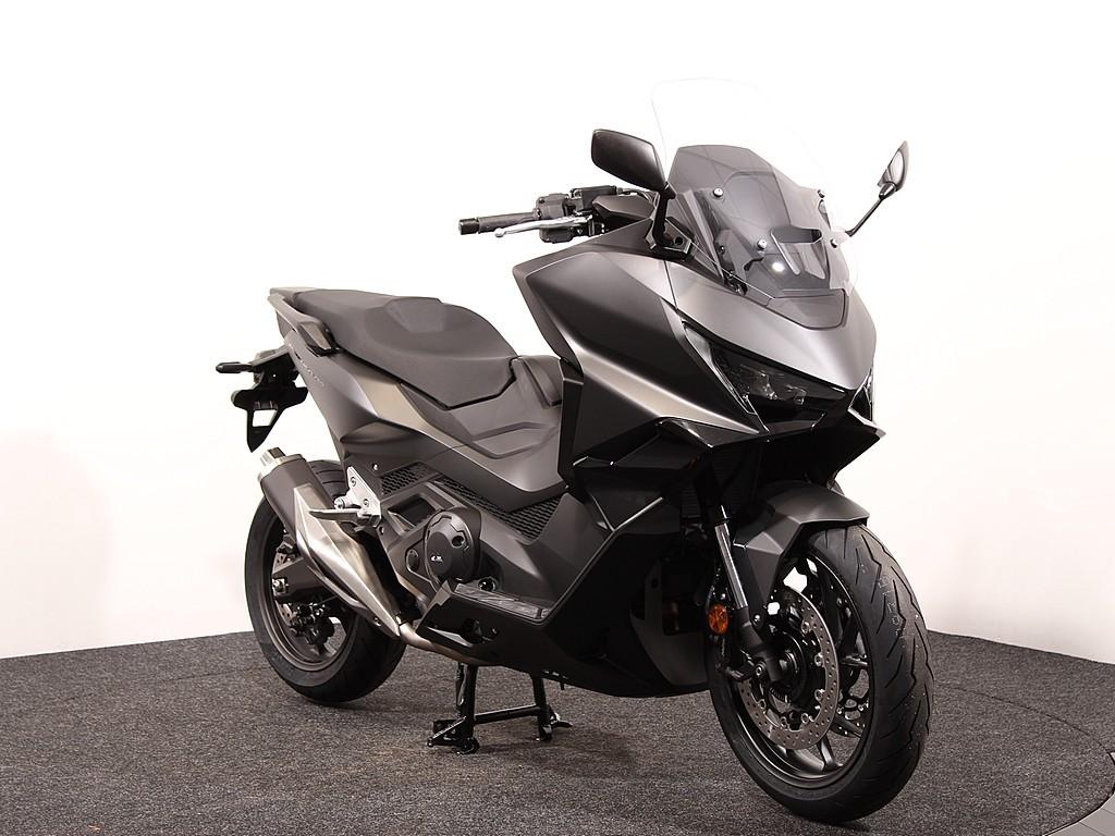 Honda Forza 750 - foto 2