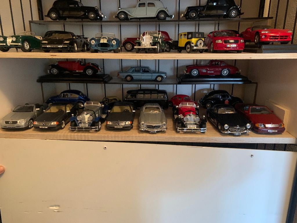 model autos  mercedesse  1 op24, Ophalen, Zo goed als nieuw, Auto, Overige merken