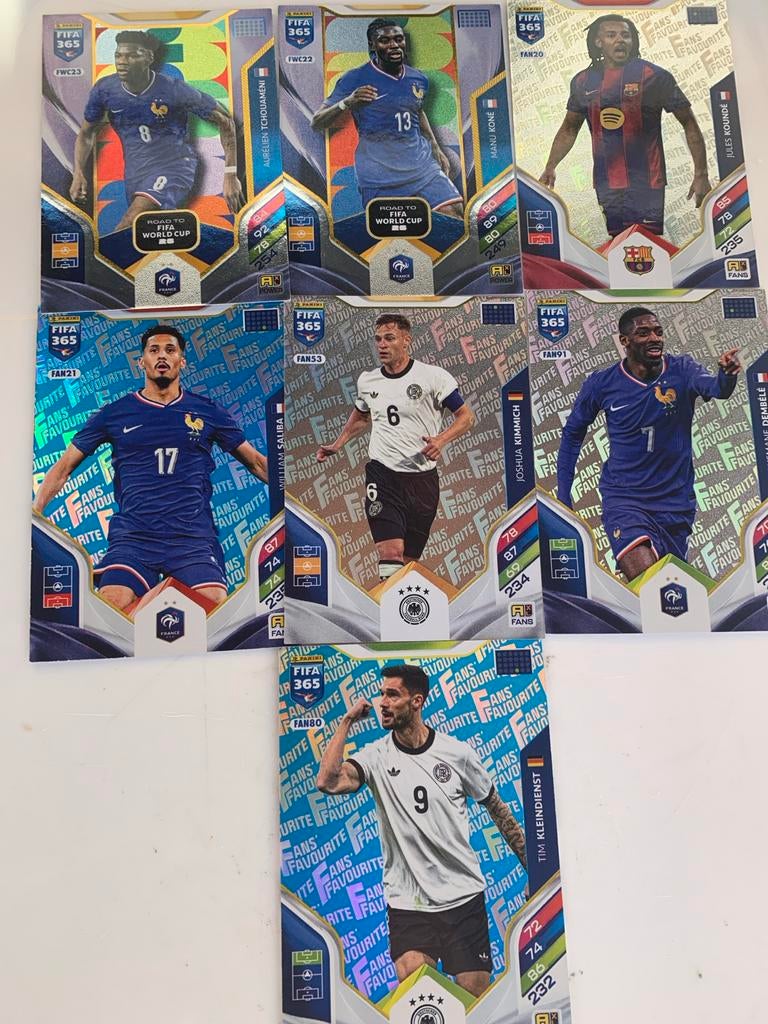 Panini FIFA 365 Adrenalyn XL Fans' Favourite & Road to FIFA, Hobby en Vrije tijd, Ophalen, Nieuw, Meerdere plaatjes