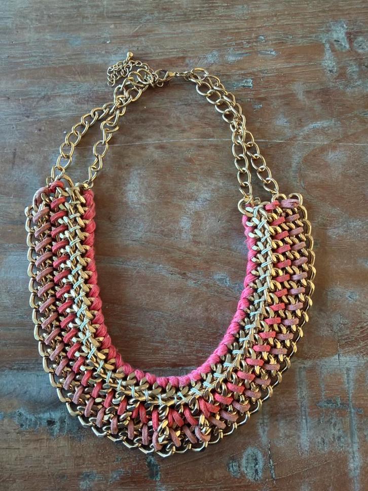 Goudkleurige ketting met roze en goudkleurige schakels, Sieraden, Tassen en Uiterlijk, Kettingen, Zo goed als nieuw, Overige materialen
