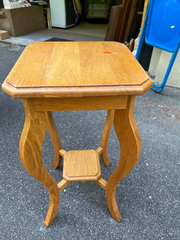 Leuk houten bijzettafeltje met sierlijke poten, 45 tot 60 cm, Minder dan 55 cm, Gebruikt, Ophalen of Verzenden