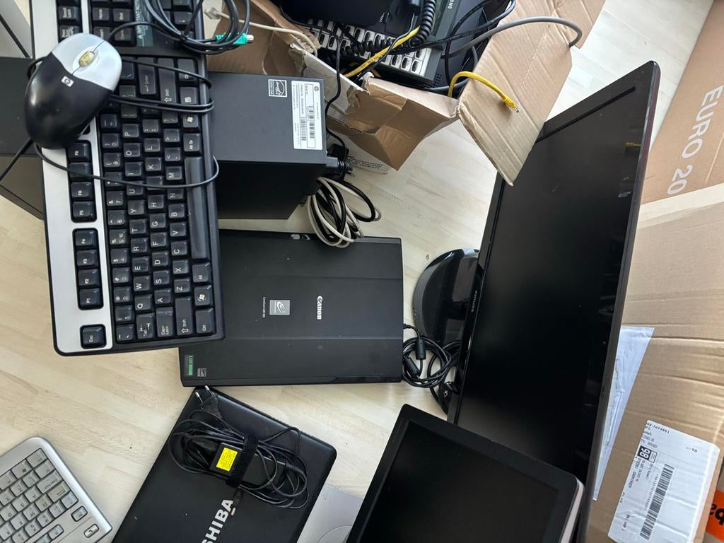 Diverse elektronica en computeraccessoires, Computers en Software, Overige Computers en Software, Ophalen, Gebruikt