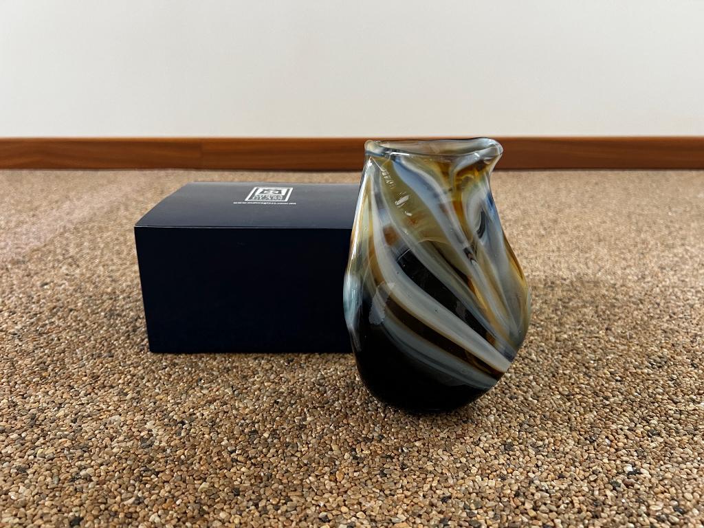 Mdina Glass Vaas – Handgemaakt op Malta – In originele doos, Antiek en Kunst, Antiek | Glas en Kristal, Ophalen of Verzenden