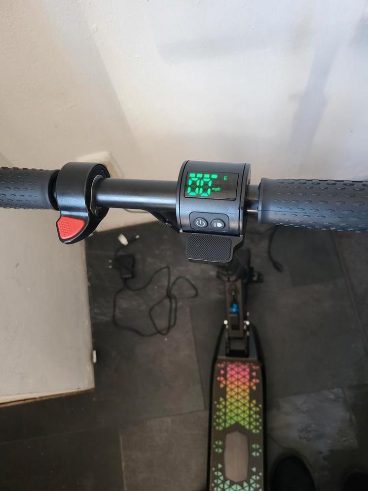 Elektrische step met LED-verlichting, Fietsen en Brommers, Steps, Gebruikt, Elektrische step (E-scooter), Ophalen