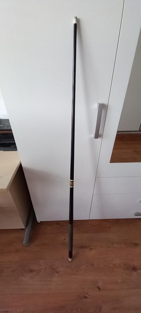 Mooie zwarte kunststof biljartkeu, Sport en Fitness, Biljarten en Poolen, Ophalen of Verzenden, Gebruikt, Keu of Ballen