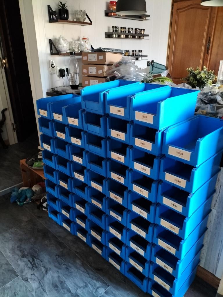 63 x stapelbakken / magazijn bakken / voorraad-opbergbakken, Ophalen, Minder dan 50 cm, Zo goed als nieuw, Minder dan 40 cm