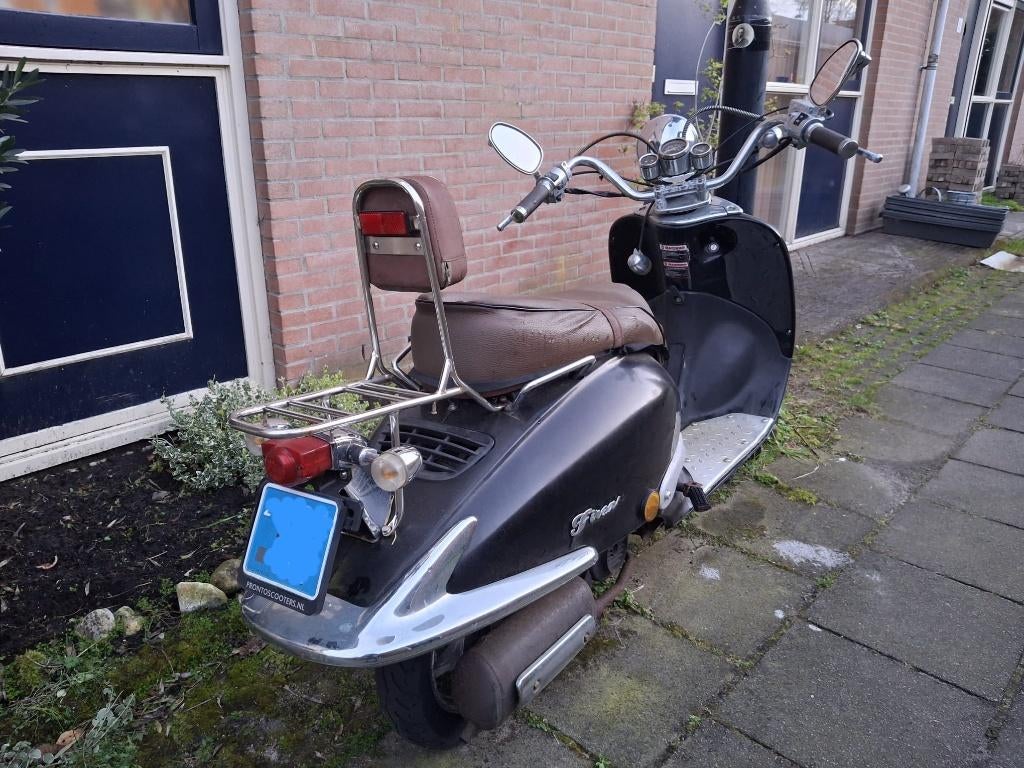 Klus scooter Santini Firenze, Gebruikt, Benzine, 50 cc, Maximaal 25 km/u