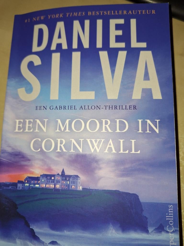 Daniel Silva - Een moord in Cornwall, Boeken, Ophalen of Verzenden, Zo goed als nieuw, Daniel Silva