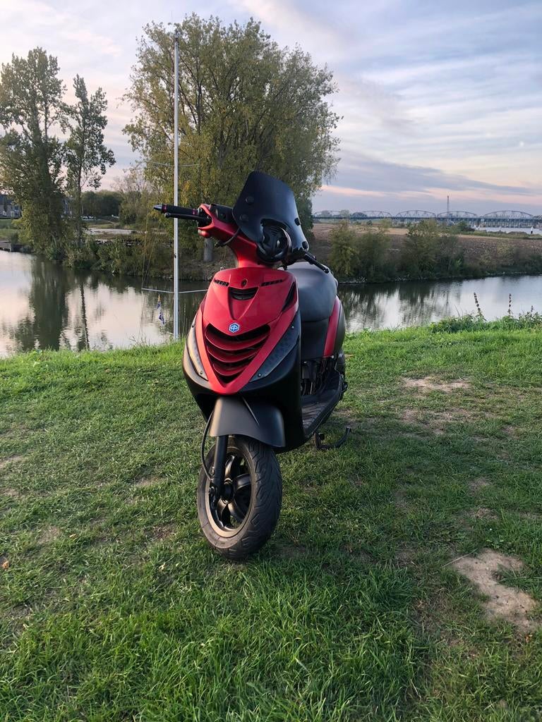 Piaggio Zip 50cc 4t + Helm/Handschoenen/Olie, Ophalen, Gebruikt, Maximaal 45 km/u, Zip