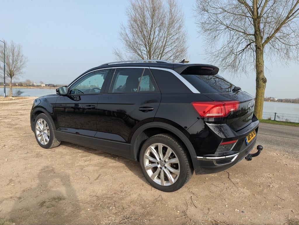 Volkswagen T-Roc TSI |Zwart |Navi CarPlay |ACC |18"|Trekhaak, Voorwielaandrijving, Stof, USB, Zwart