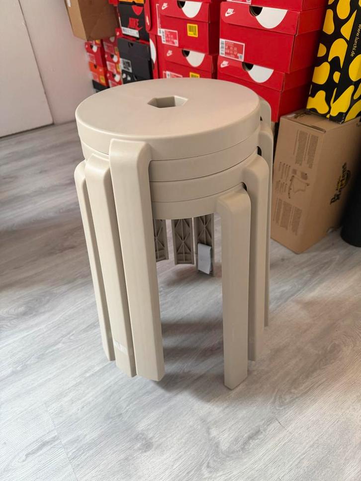 4x Nieuwe IKEA IBBARBO krukken - Beige, Huis en Inrichting, Krukjes, Nieuw, Kunststof, Ophalen