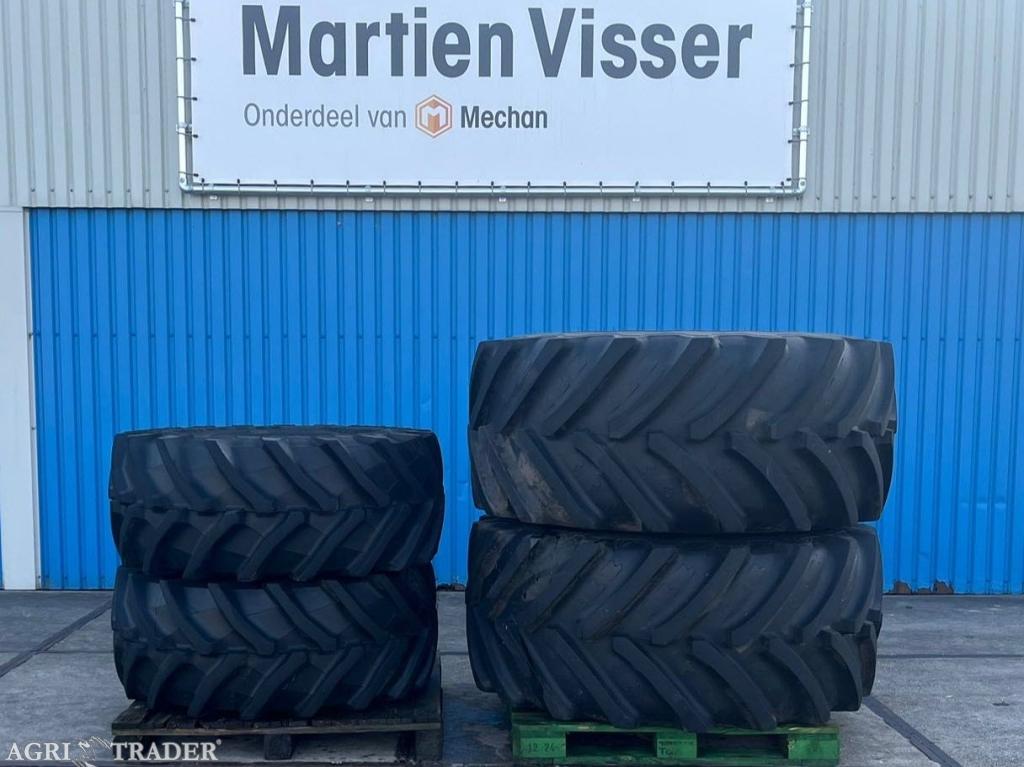 540/65R24 & 710/60R34 op zwarte velg, Zakelijke goederen, Agrarisch | Onderdelen | Banden, Velgen en Assen, Niet opgegeven, -
