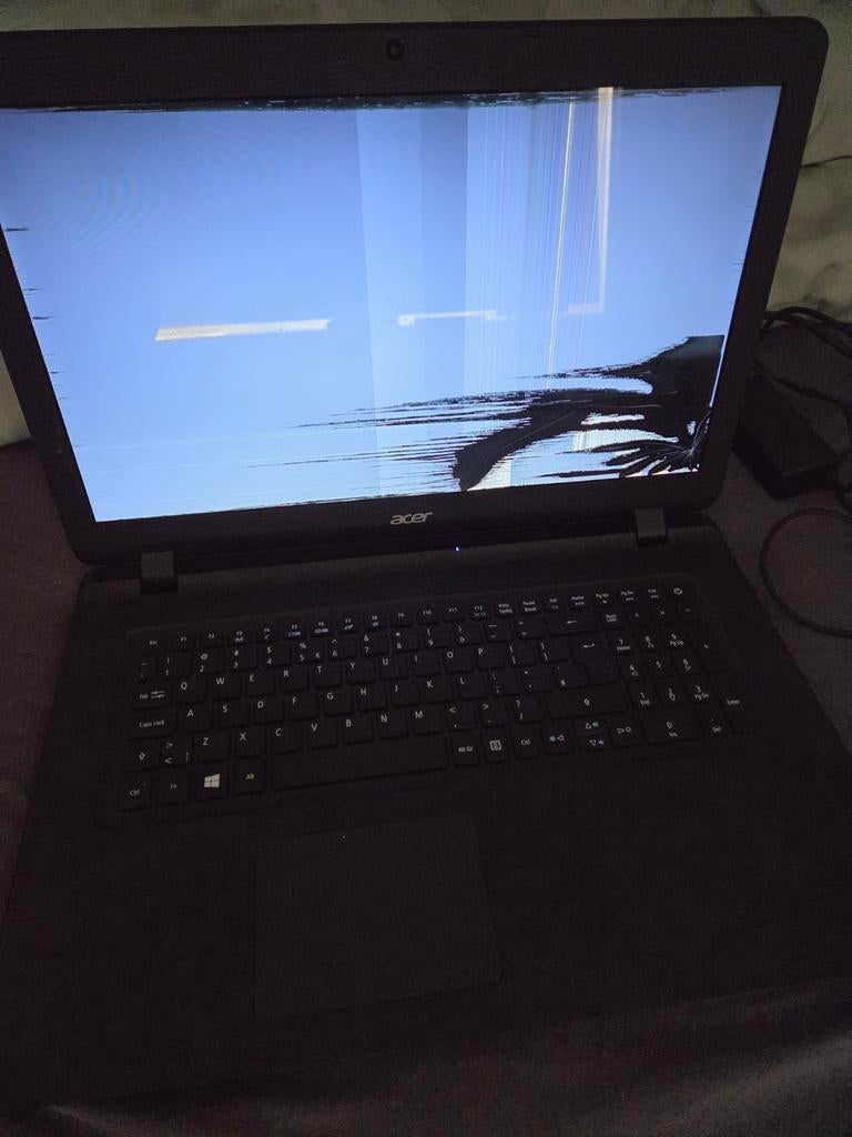 Acer Es1 - 732 defect scherm 17'3  geen hdd geen adapter, Computers en Software, Laptop-opladers, Ophalen of Verzenden, Gebruikt