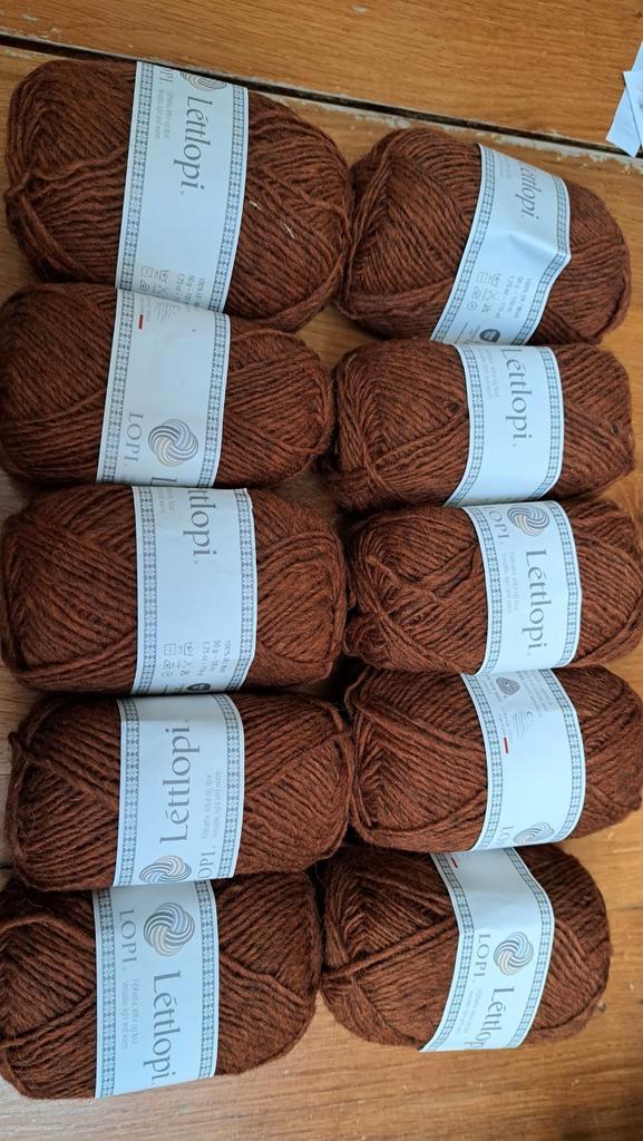 10 bollen Lopi Lettlopi wol - Bruin (Kleur 9427), Hobby en Vrije tijd, Breien en Haken, Ophalen of Verzenden