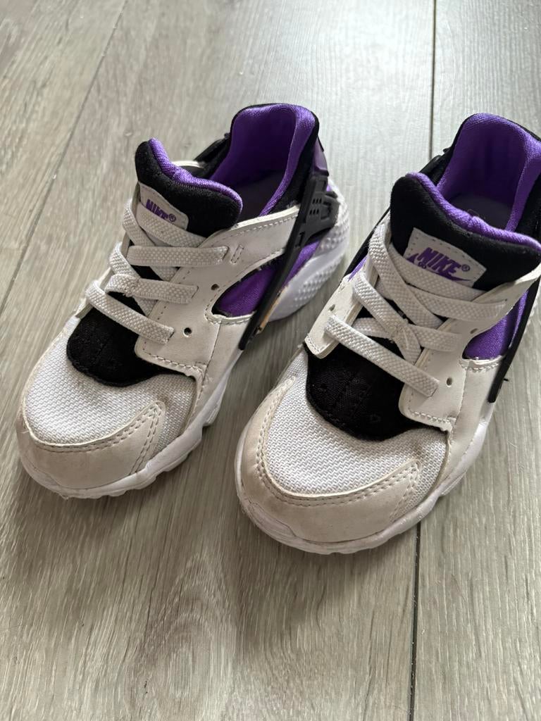 Nike schoenen maat 26 meisjes, Ophalen, Zo goed als nieuw, Meisje, Schoenen
