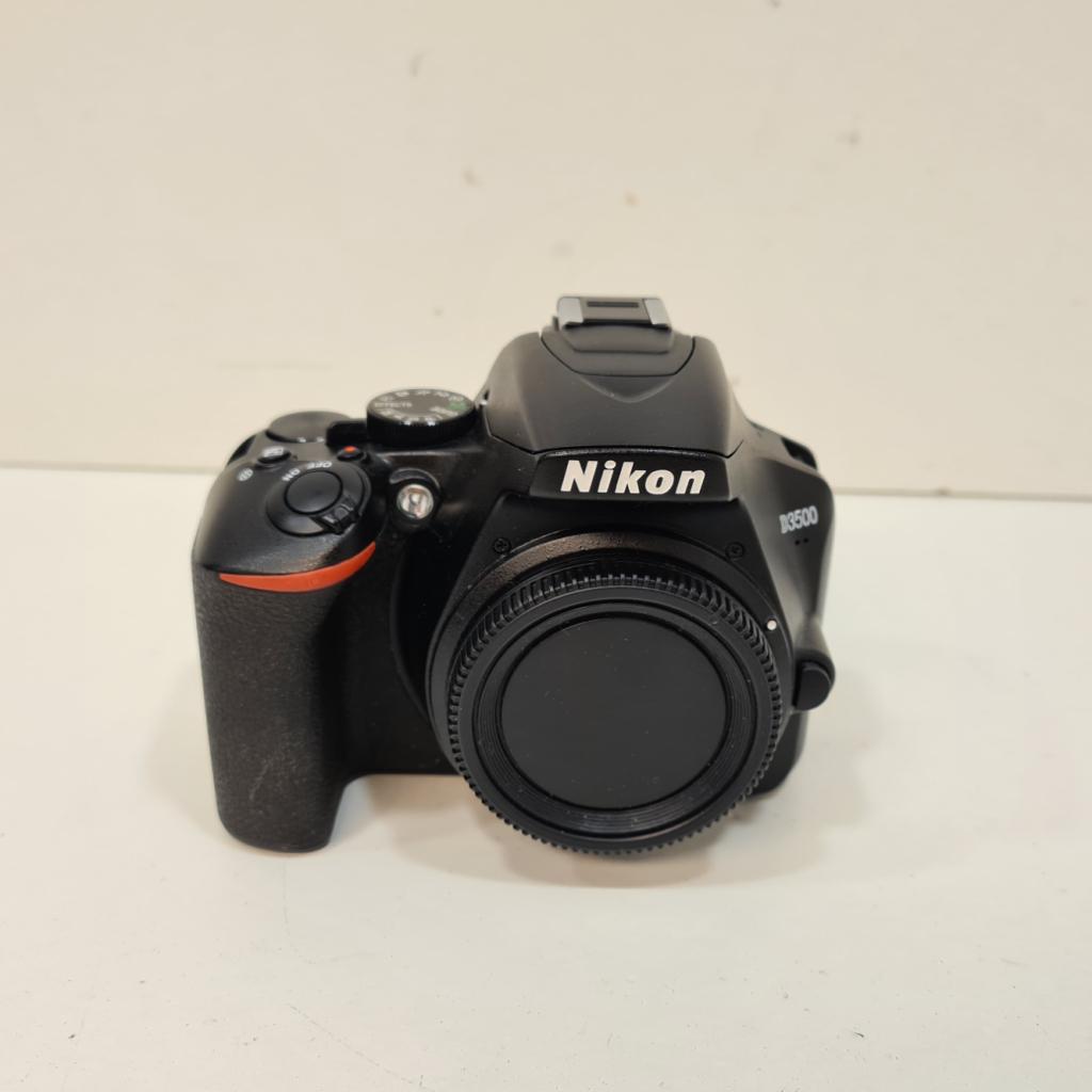 Nikon D3500 Body in Zeer Nette Staat - Shutter Count: 1550, Audio, Tv en Foto, Fotocamera's Digitaal, Nikon, Zo goed als nieuw