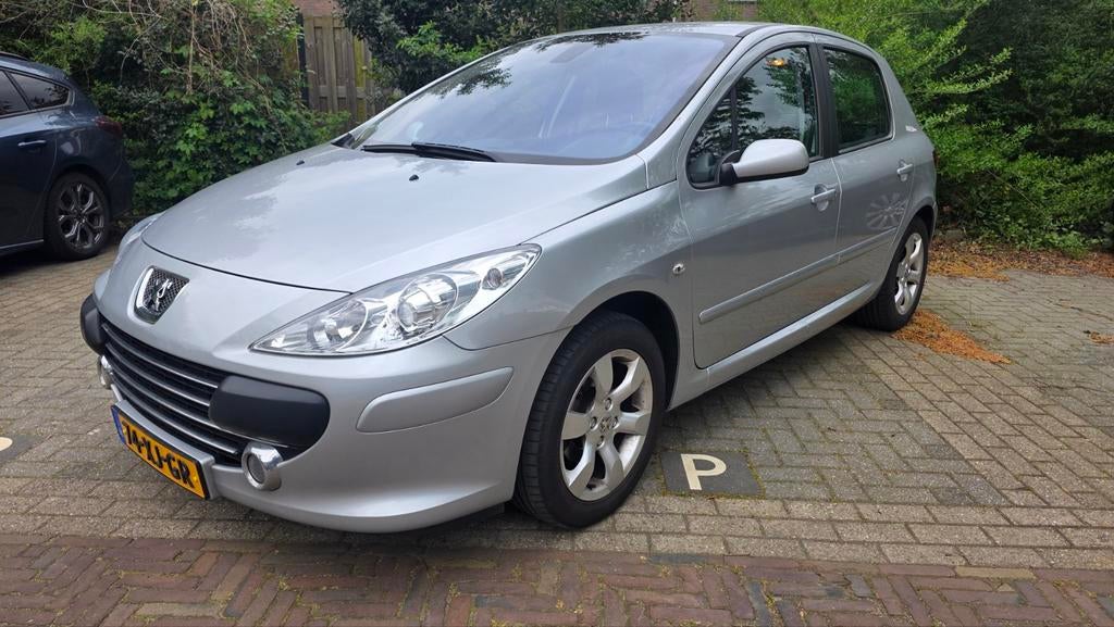 Peugeot 307 1.6 16V 5DRS, Auto's, Voorwielaandrijving, Stof, Zwart, 4 cilinders