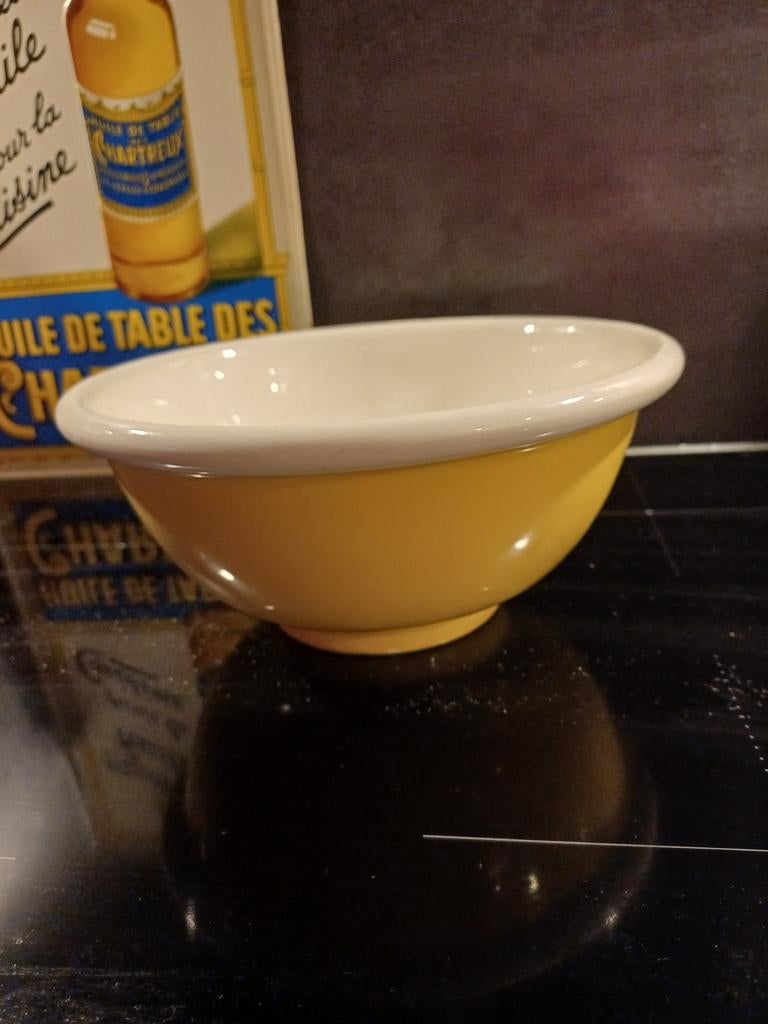 Prachtige pastel gele Beslagkom van Regout, Verzenden