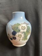 Blauw vaasje met bloemen en bramen decoratie, Ophalen