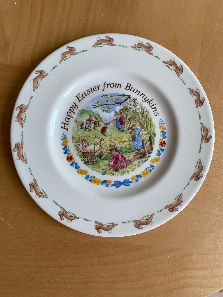 Vintage Happy Easter Bunnykins bord Royal Doulton 1988 zgan, Ophalen of Verzenden, Zo goed als nieuw, Bord(en), Overige stijlen