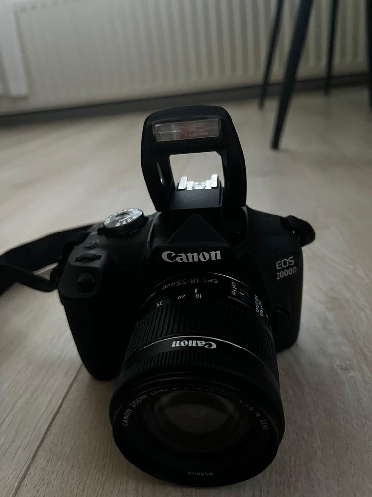 Canon EOS 2000D, Audio, Tv en Foto, Fotocamera's Digitaal, Ophalen, Zo goed als nieuw, Canon, 8 keer of meer