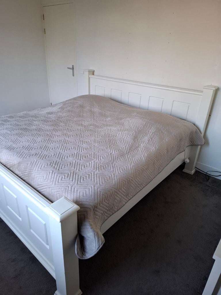 Groot massief grenen bed., Ophalen, Gebruikt, Wit, Tweepersoons