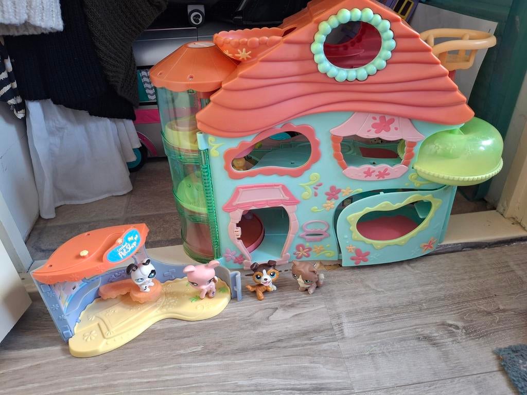 Littlest PetShop huis met café en 4 beestjes, Kinderen en Baby's, Speelgoed | Overig, Ophalen of Verzenden, Gebruikt, Jongen of Meisje